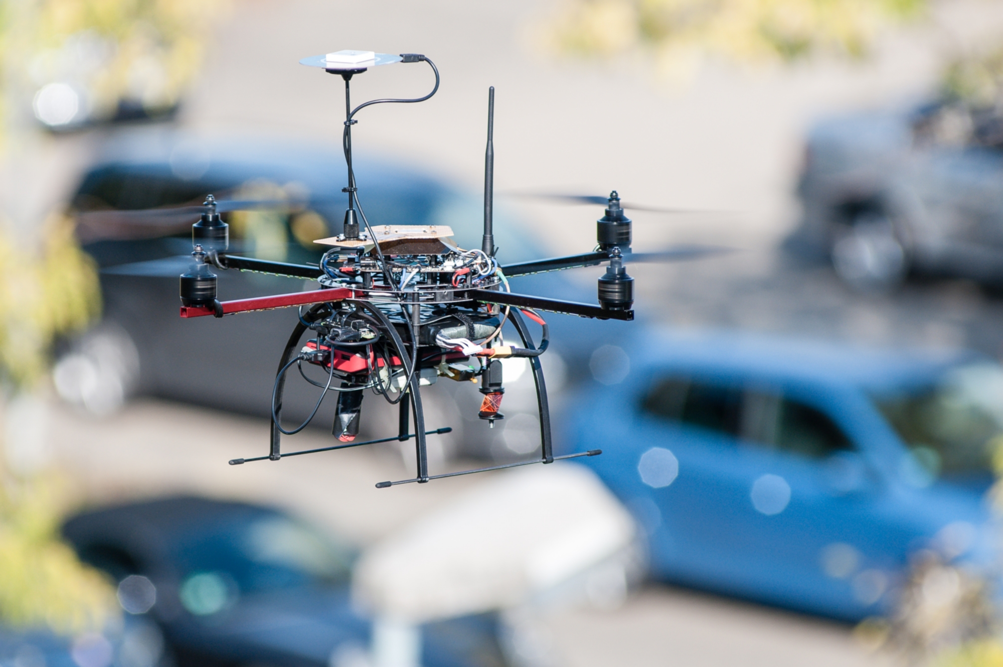 Autonome Drohne für Kanalmessungen
